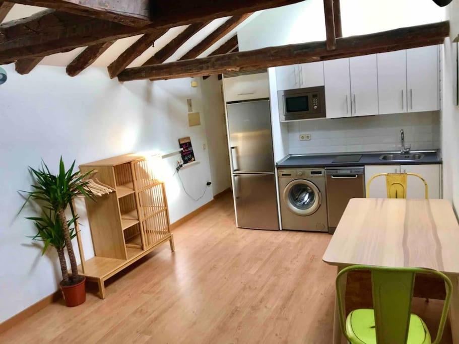 Buhardilla En El Madrid De Los Austrias Apartamento Exterior foto