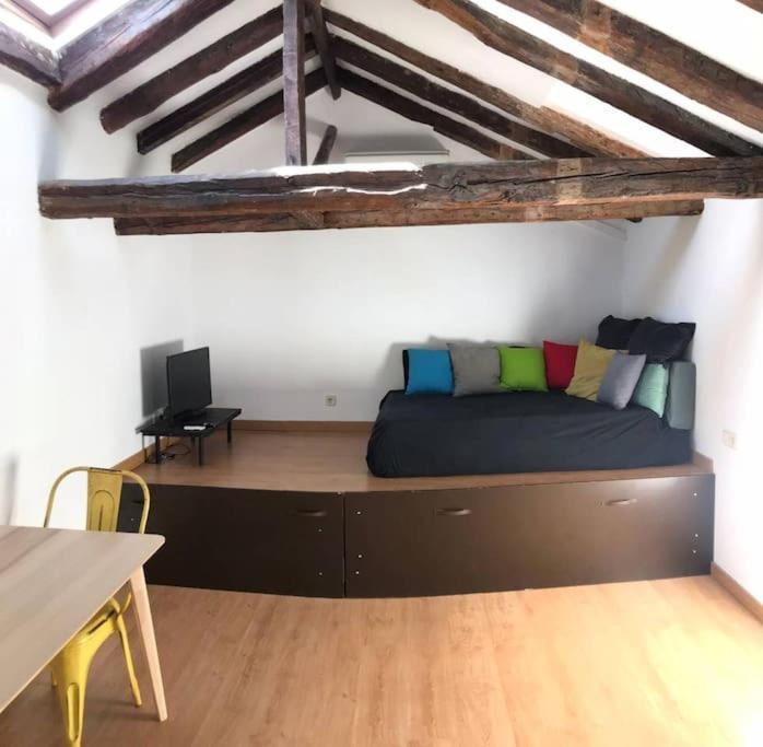 Buhardilla En El Madrid De Los Austrias Apartamento Exterior foto