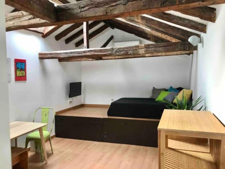 Buhardilla En El Madrid De Los Austrias Apartamento Exterior foto